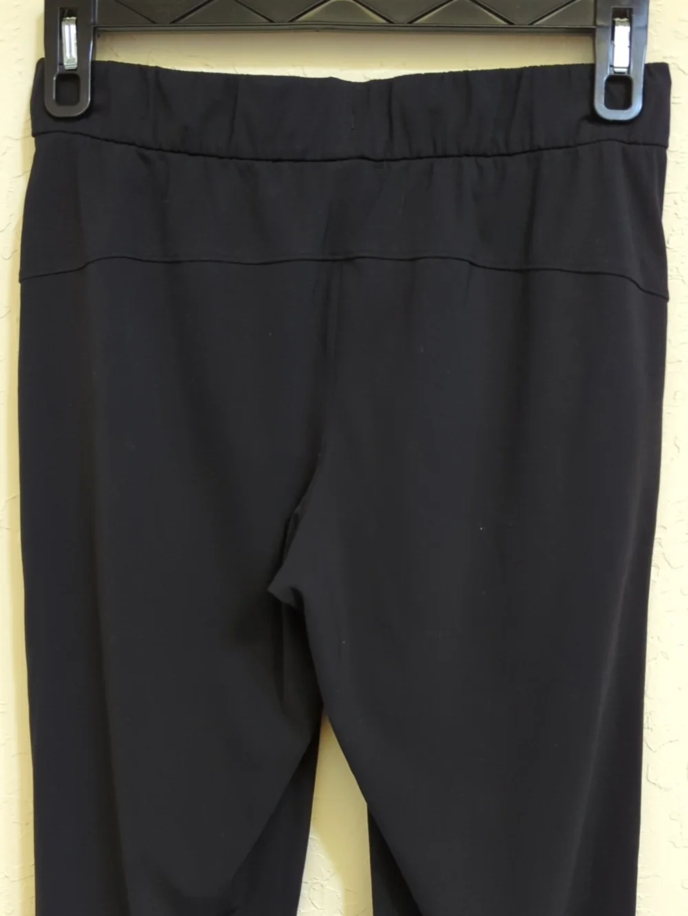 Lululemon Black On The Fly Jogger Size 6